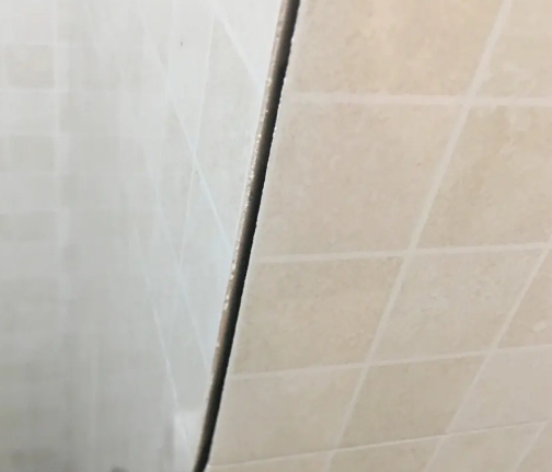 南华瓷砖空鼓维修公司分享阳台瓷砖脱落的修复过程可以分为以下几个步骤